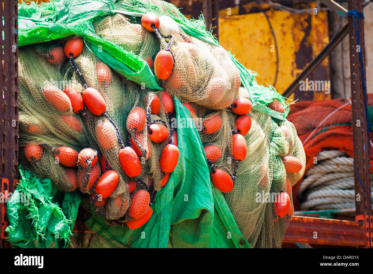 Israël Jaffa Jafo , Vieille ville , HARBOUR HARBOUR FISHERMEN'S filets de pêche & flotte Stockage en racks étalage Banque D'Images