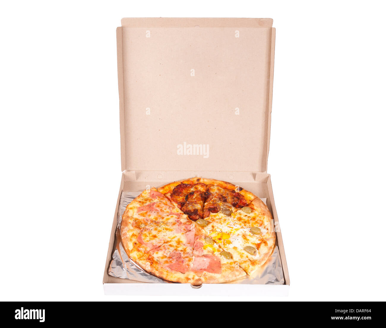Quattro stagioni pizza à fort isolé sur fond blanc Banque D'Images