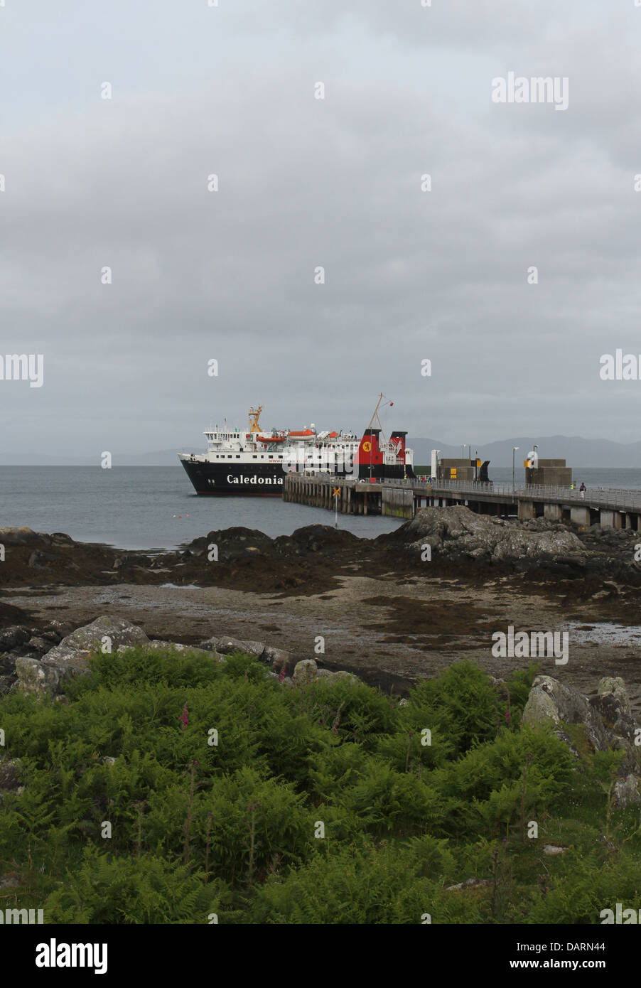 Calmac ferry amarré à l'île de Colonsay écosse juin 2013 Banque D'Images