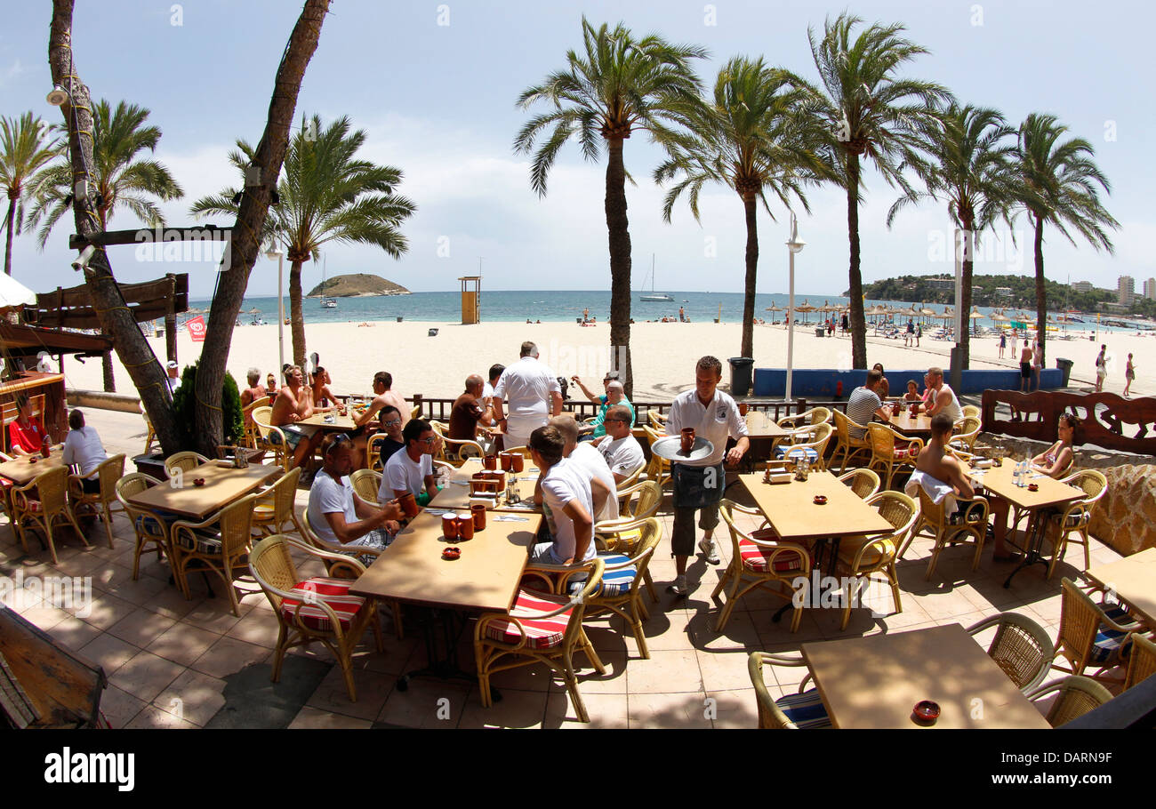 Restaurant et bar terrasse sur la plage de Magaluf, sur l'île espagnole