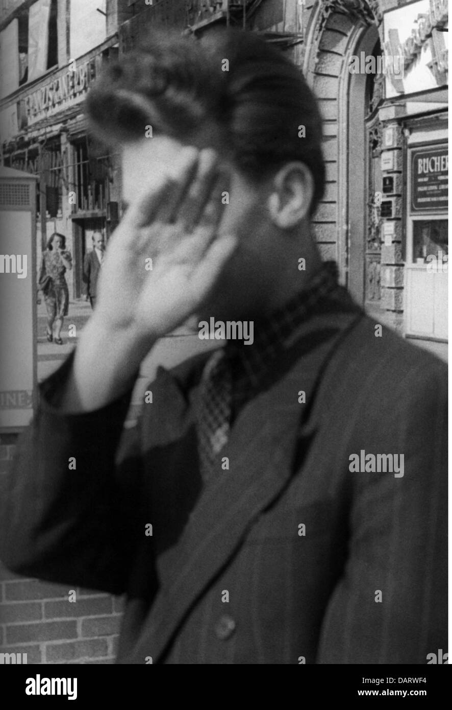 Période d'après-guerre, marché noir, Allemagne, Berlin, arrêté le marketeur noir Karl L., secteur soviétique, novembre 1947, droits additionnels-Clearences-non disponible Banque D'Images