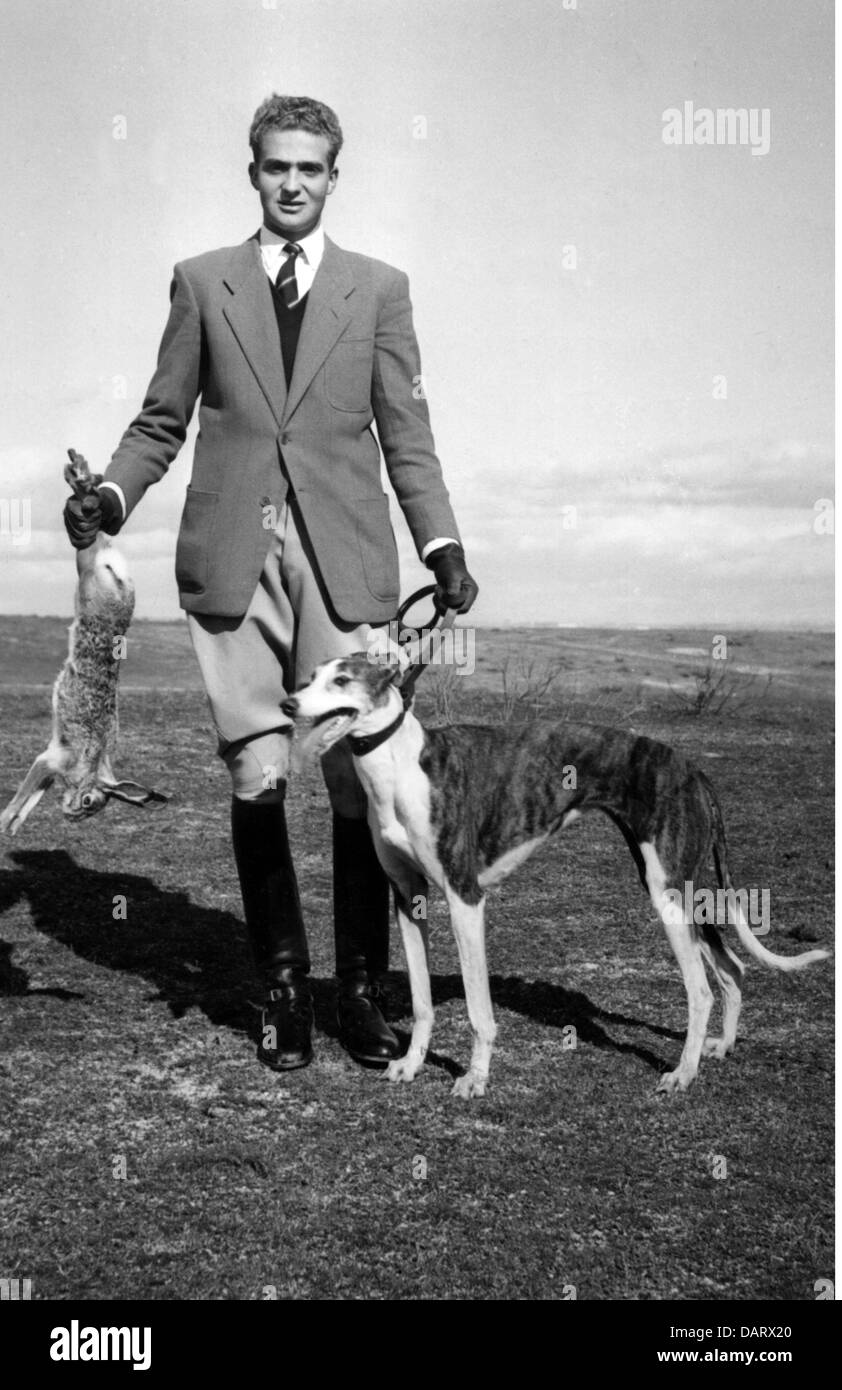Juan Carlos I, * 5.1.1938, roi d'Espagne depuis 22.11.1975, pleine longueur, comme prince, après la chasse avec le lapin abattu, années 1950, Banque D'Images
