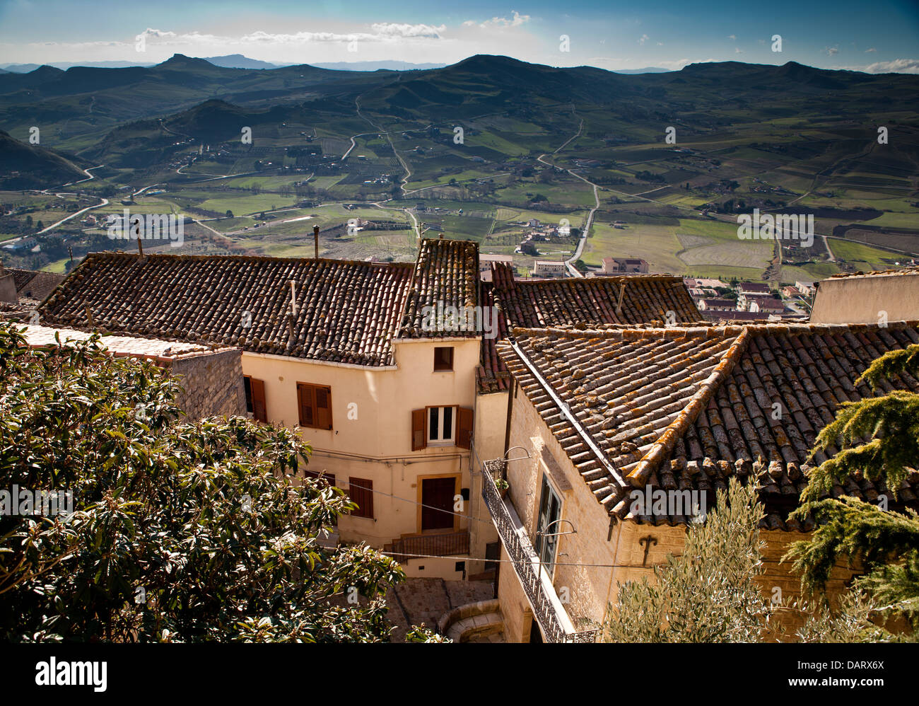 La ville de montagne de Gangi Madonie sur la montagne dans la province de Palerme, en Sicile. Banque D'Images
