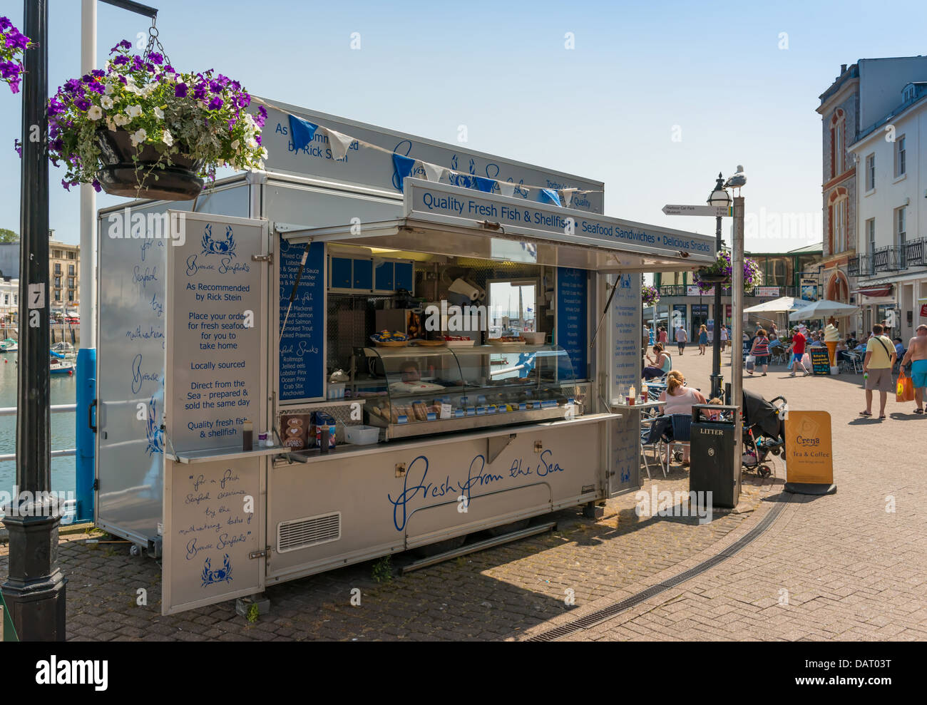 Torquay, Devon, Angleterre. 17 juillet 2013. Un des fruits de mer et crustacés à manger du côté du port de plaisance de Torquay. Banque D'Images