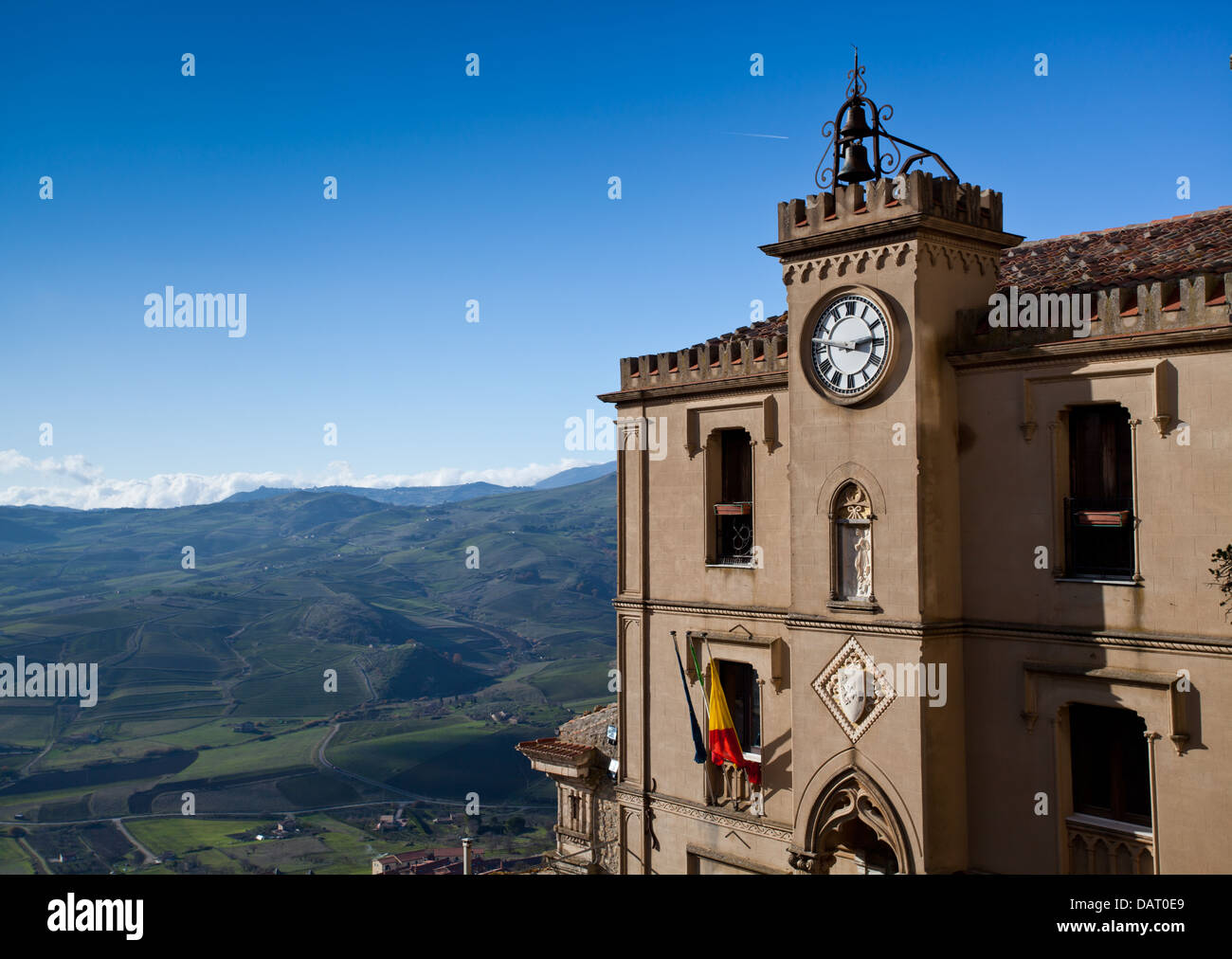La mairie de Gangi Madonie sur les montagnes dans la province de Palerme, en Sicile. Banque D'Images