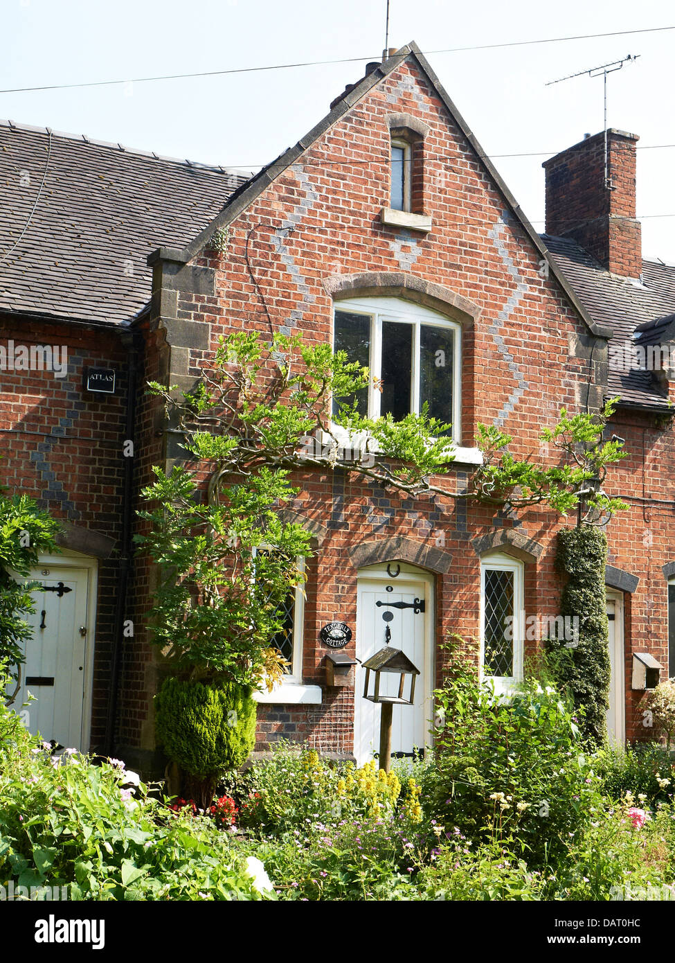 Cottage avec jardin dans tendrement Sandbach Cheshire UK Banque D'Images