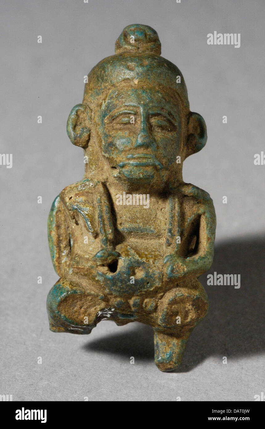 Amulette d'un pèlerin et les droits de l'Dwarf Figure surmontée d'un scarabée M.80.202.286 Banque D'Images