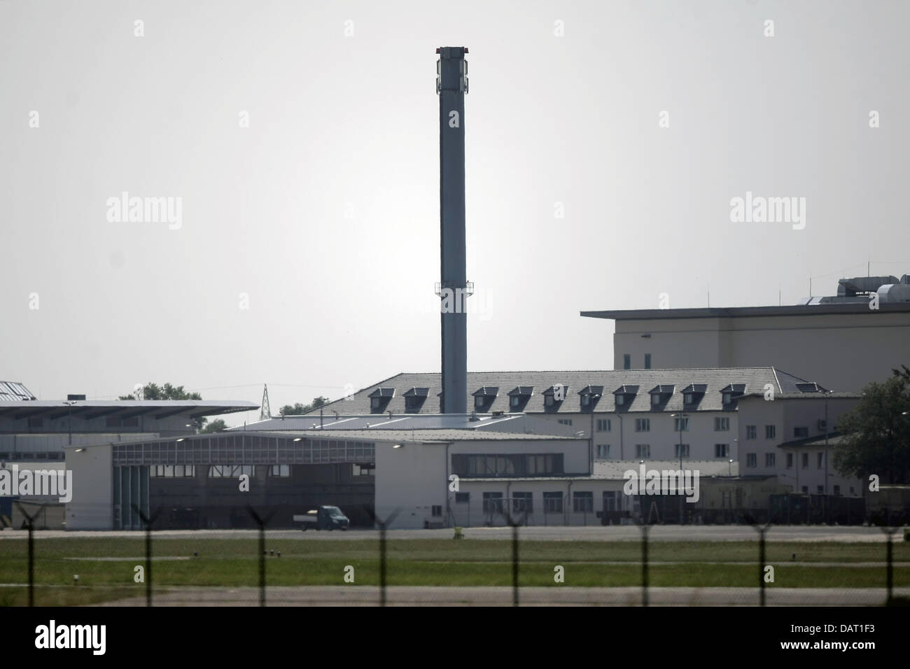 Le siège de l'United States Army Europe (USAREUR) est photographié à Wiesbaden, Allemagne, 18 juillet 2013. Pendant longtemps, c'était juste une rumeur, mais maintenant qu'il a été confirmé : Les USA prévoit la construction d'un nouveau mandat d'une station d'espionnage à Wiesbaden où l'ANS fonctionnera également. Photo : FREDRIK VON ERICHSEN Banque D'Images