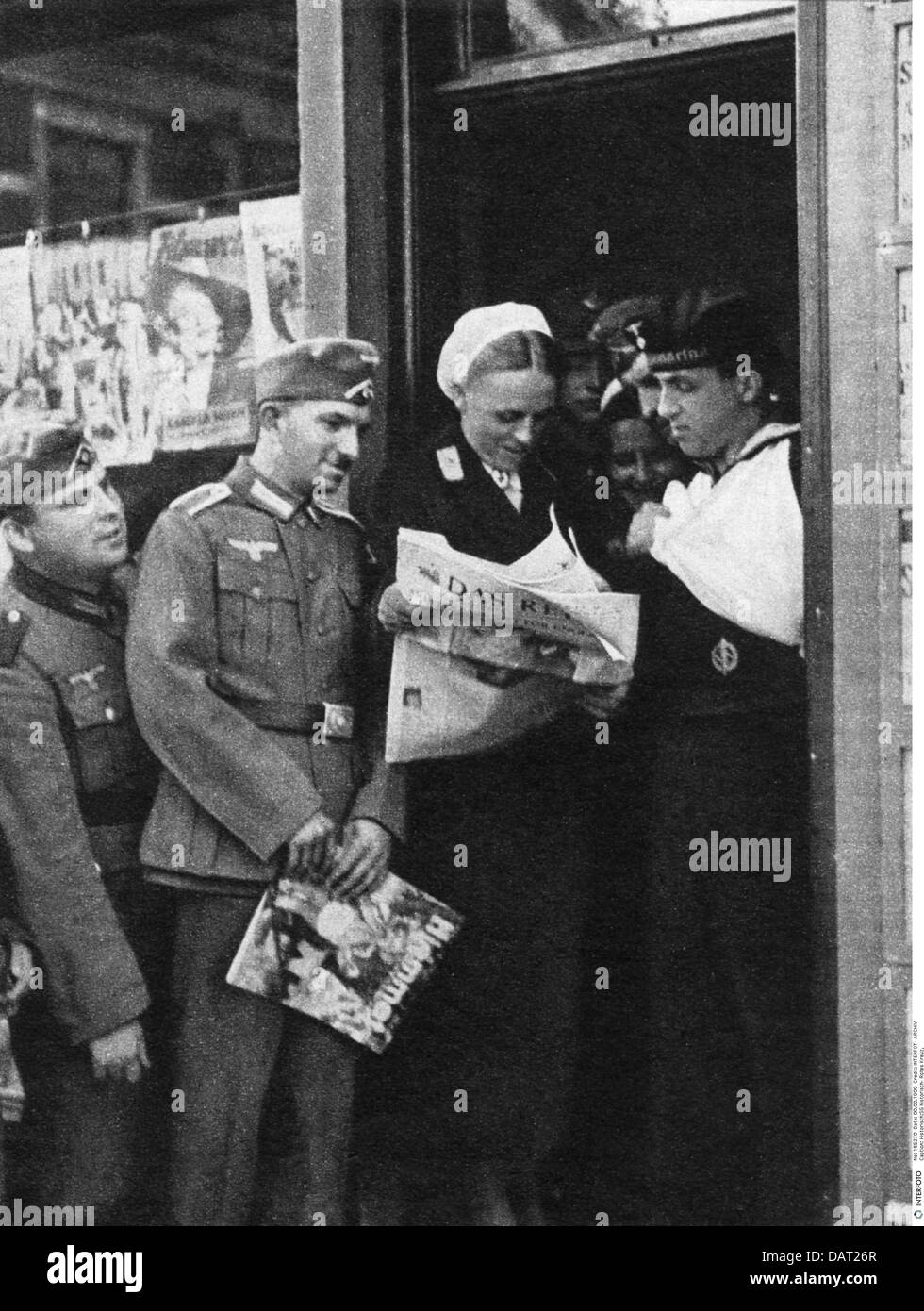 Evénements, Seconde Guerre mondiale / Seconde Guerre mondiale, service médical, infirmière de la Croix-Rouge avec soldats allemands blessés en Norvège, 1941, droits additionnels-Clearences-non disponible Banque D'Images