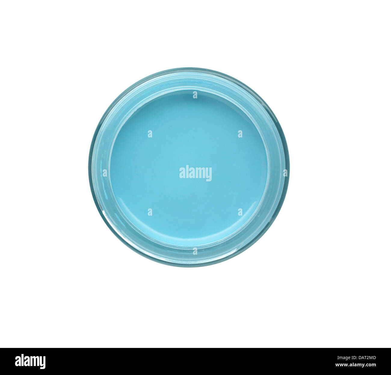 Pot de peinture bleu couper sur un fond blanc Banque D'Images