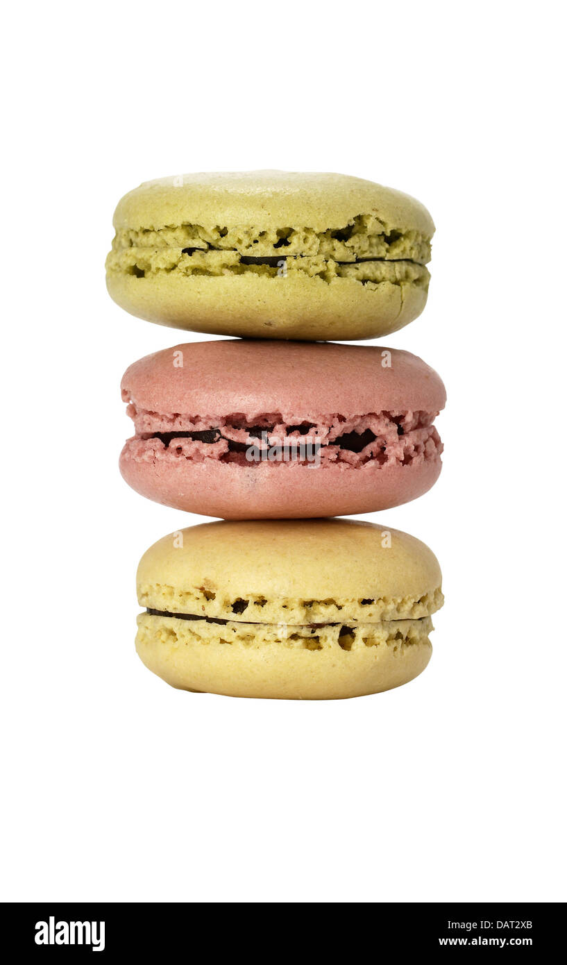 Couper pile macaron sur un fond blanc Banque D'Images