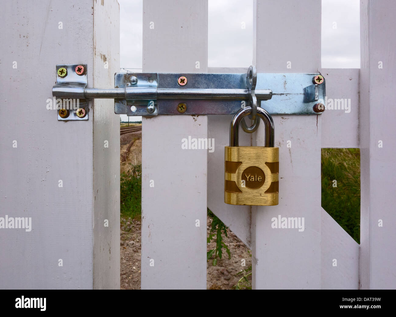 Padlocked gate Banque de photographies et d’images à haute résolution ...