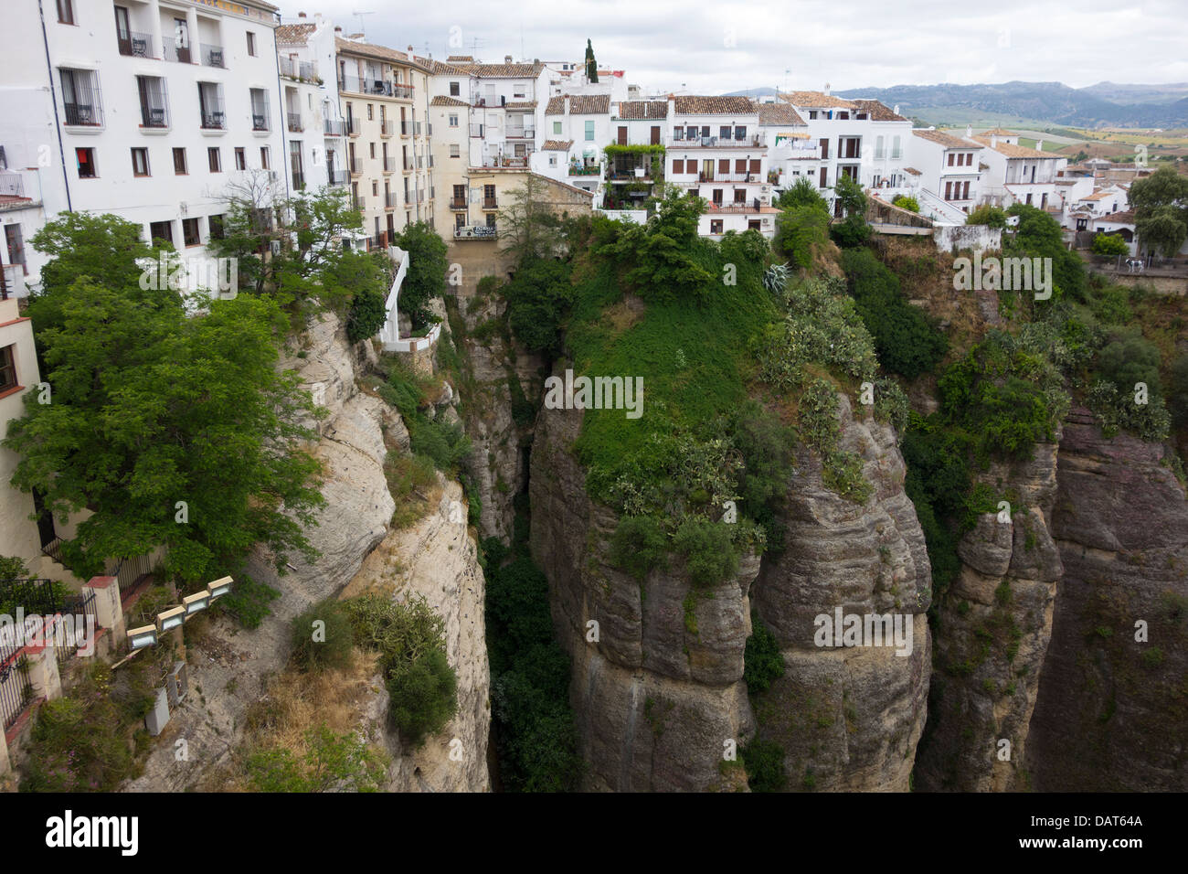 Maisons sur haut de El Tajo de Ronda, Espagne canyon, Europe Banque D'Images