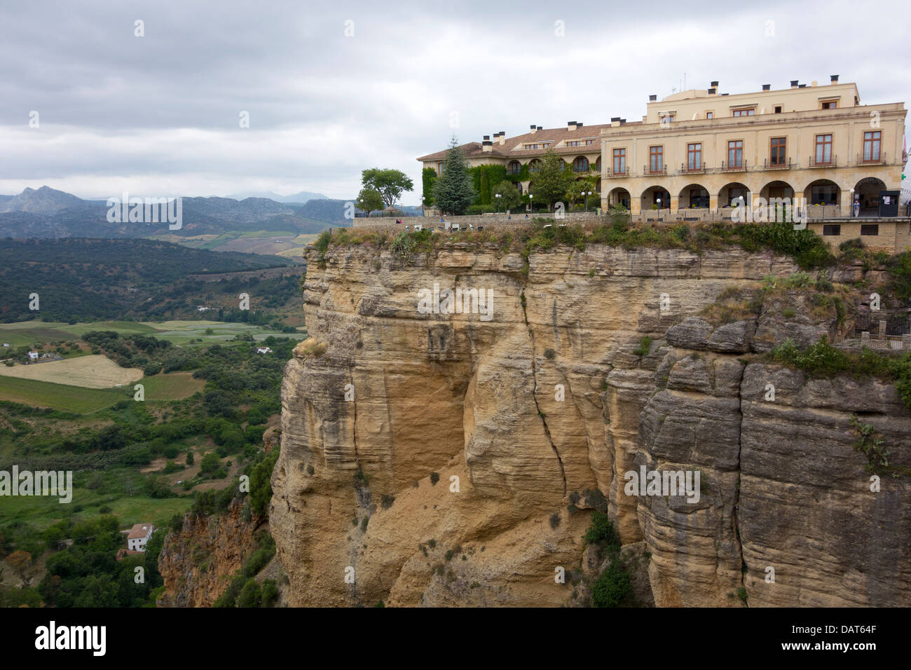 Maisons sur haut de El Tajo de Ronda, Espagne canyon, Europe Banque D'Images
