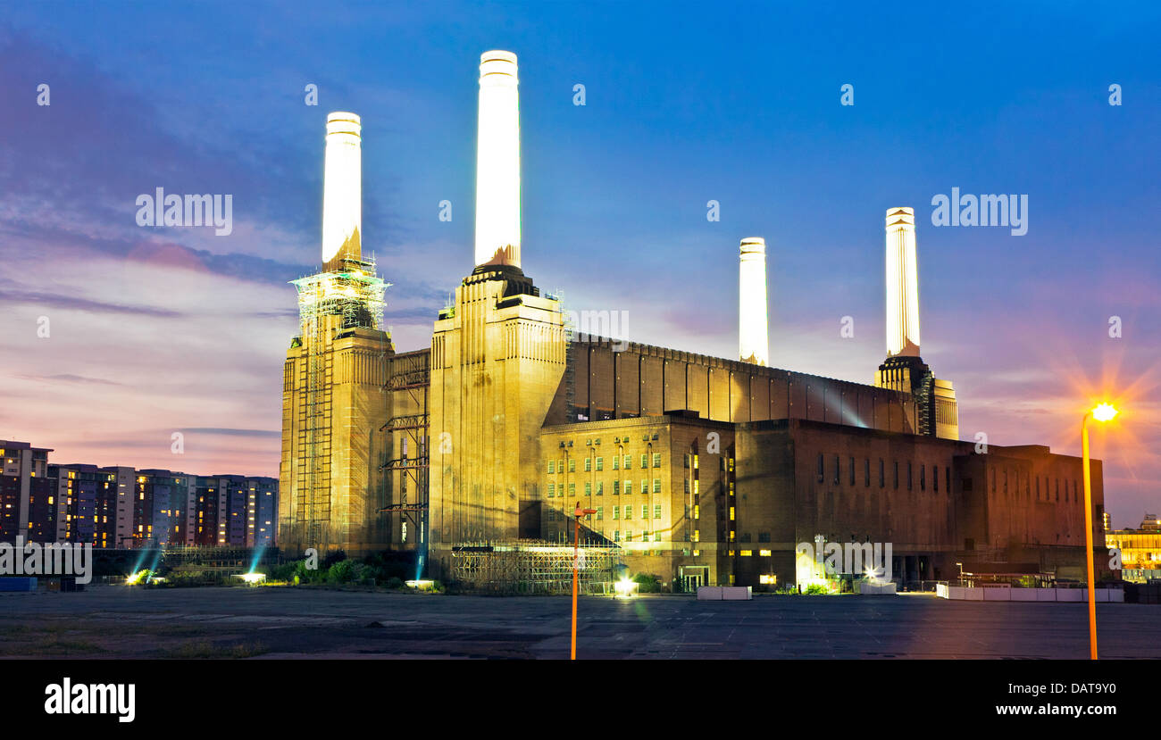 Battersea Power Station nuit London UK Banque D'Images