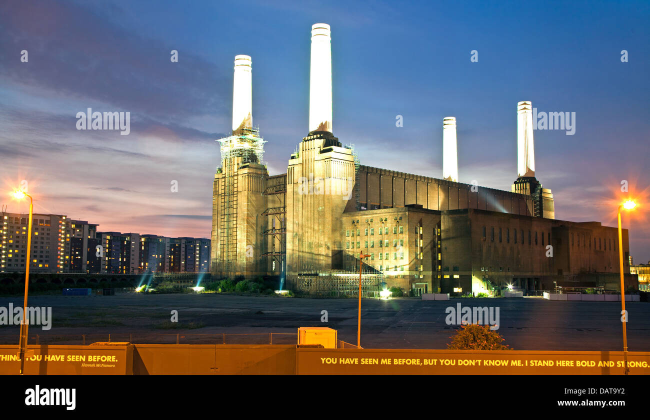 Battersea Power Station nuit London UK Banque D'Images