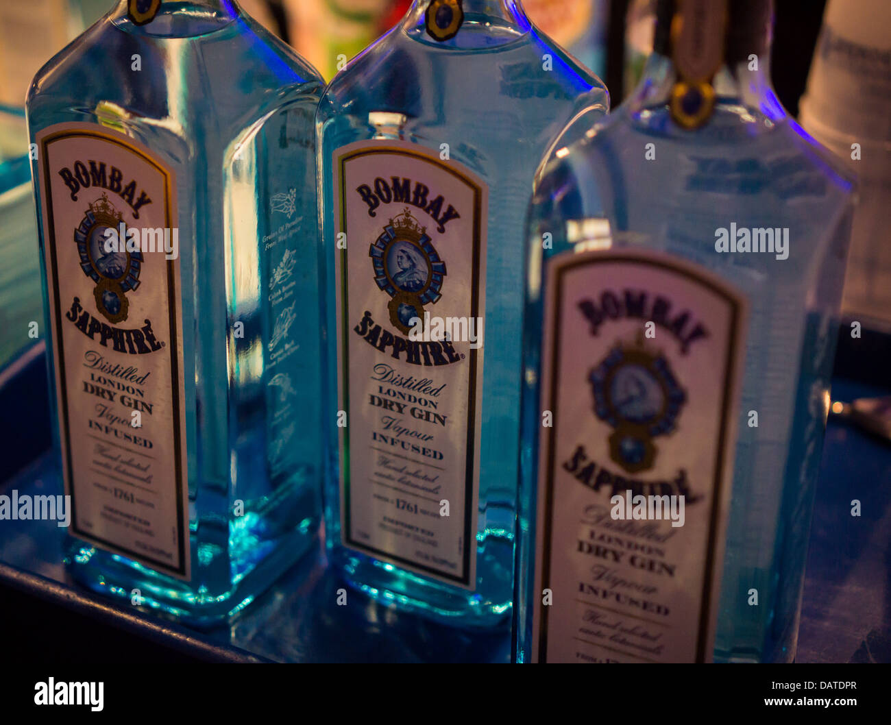 Bouteilles de Bombay Gin marque sont vus lors d'une fête à New York le Mardi, Juillet 16, 2013. (© Richard B. Levine) Banque D'Images