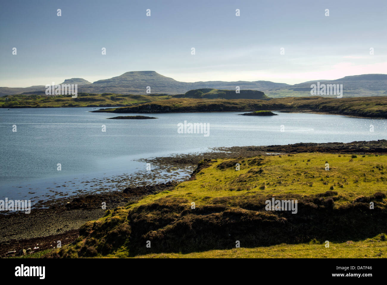 MacLeod's Tables montagnes depuis le loch Dunvegan, Isle of Skye, Scotland Banque D'Images