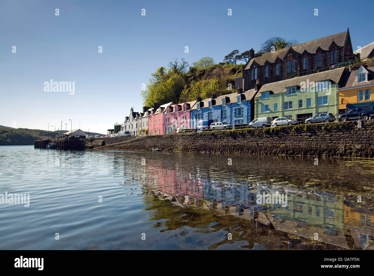 Portree ville balnéaire sur l'île de Skye, Écosse Banque D'Images