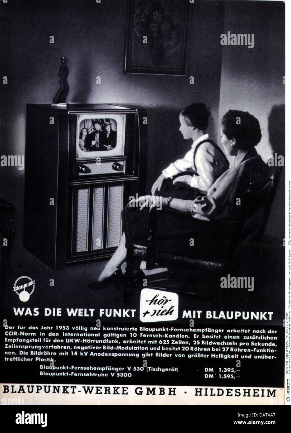 Diffusion, télévision, mère avec fille regardant la télévision, publicité de Blaupunkt, 1953, droits additionnels-Clearences-non disponible Banque D'Images