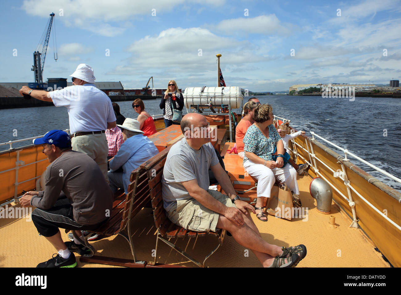 Glasgow de touristes sur un bateau de rivière Clyde Braehead au centre ville Banque D'Images