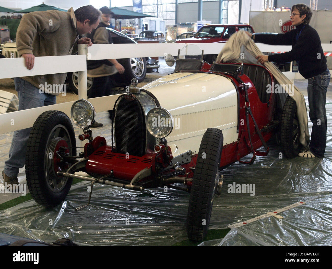 Une Bugatti T35 datant des années 1930 en photo au Classic Motor Show à Brême, Allemagne, jeudi, 01 février 2007. La voiture Bugatti créations sont l'un des principaux thèmes de l'exposition de cette année. Photo : Ingo Wagner Banque D'Images