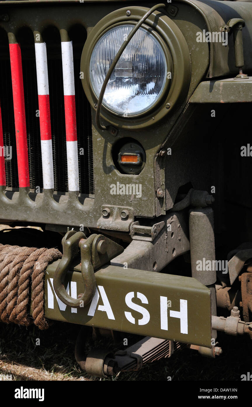 Jeep américaine. 'MASH' - Mobile Army Surgical Hospital. Reprise de la guerre et de la paix, juillet 2013. Hippodrome de Folkestone, Kent, Angleterre Banque D'Images