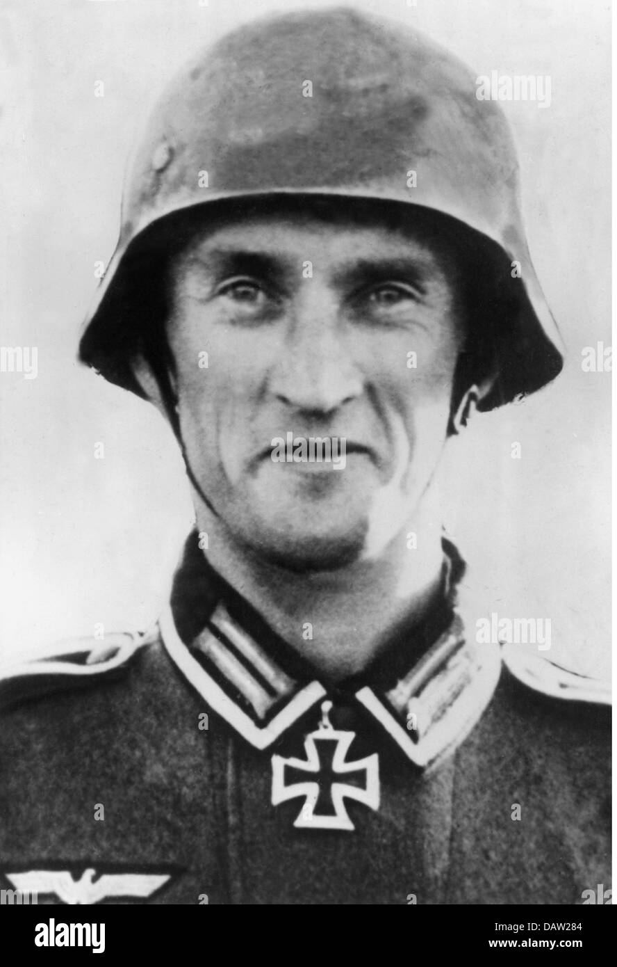 Juergens, Karl, 4.7.1911 - 16.10.1941, soldat allemand, portrait, sergent, chef de peloton de la 2ème compagnie, 73ème Régiment d'infanterie, avec la Croix de Chevalier, 10.10.1940, Banque D'Images