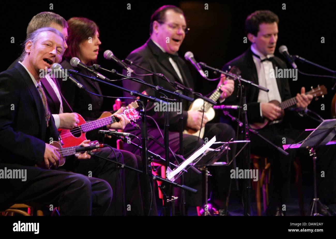 Le Ukulele Orchestra of Great Britain effectue à Hambourg, Allemagne,  mardi, 06 février 2007. L'orchestre présente son programme 'l'anarchie dans  l'UKulele' du 6 au 18 février à l'Fliegende Bauten Hambourg : Photo :