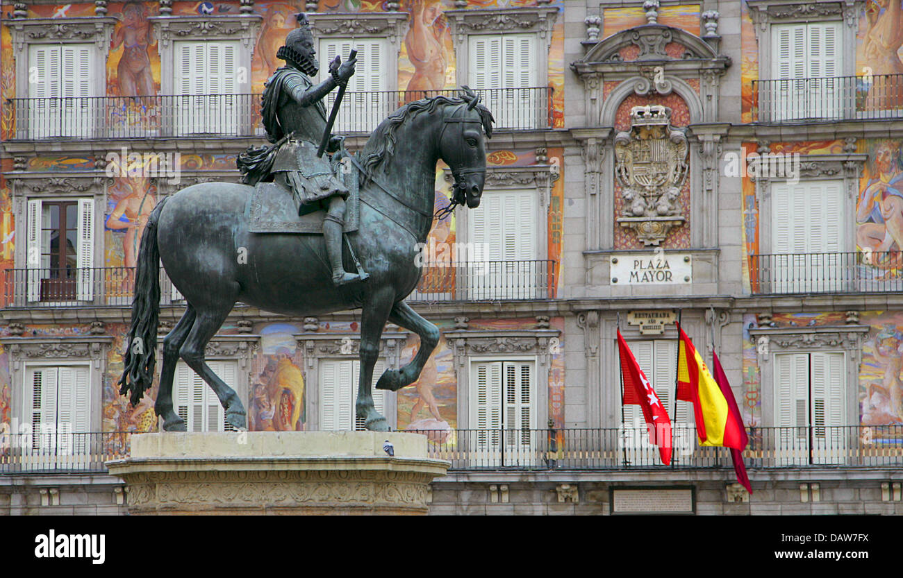 Le monument de l'espagnol roi Philipp III (1578-1621) Photo de la Plaza Mayor (Grand Place) de Madrid, Espagne, 21 février 2007. Le monument a été inaugrated dans 1848. Photo : Matthias Schrader Banque D'Images