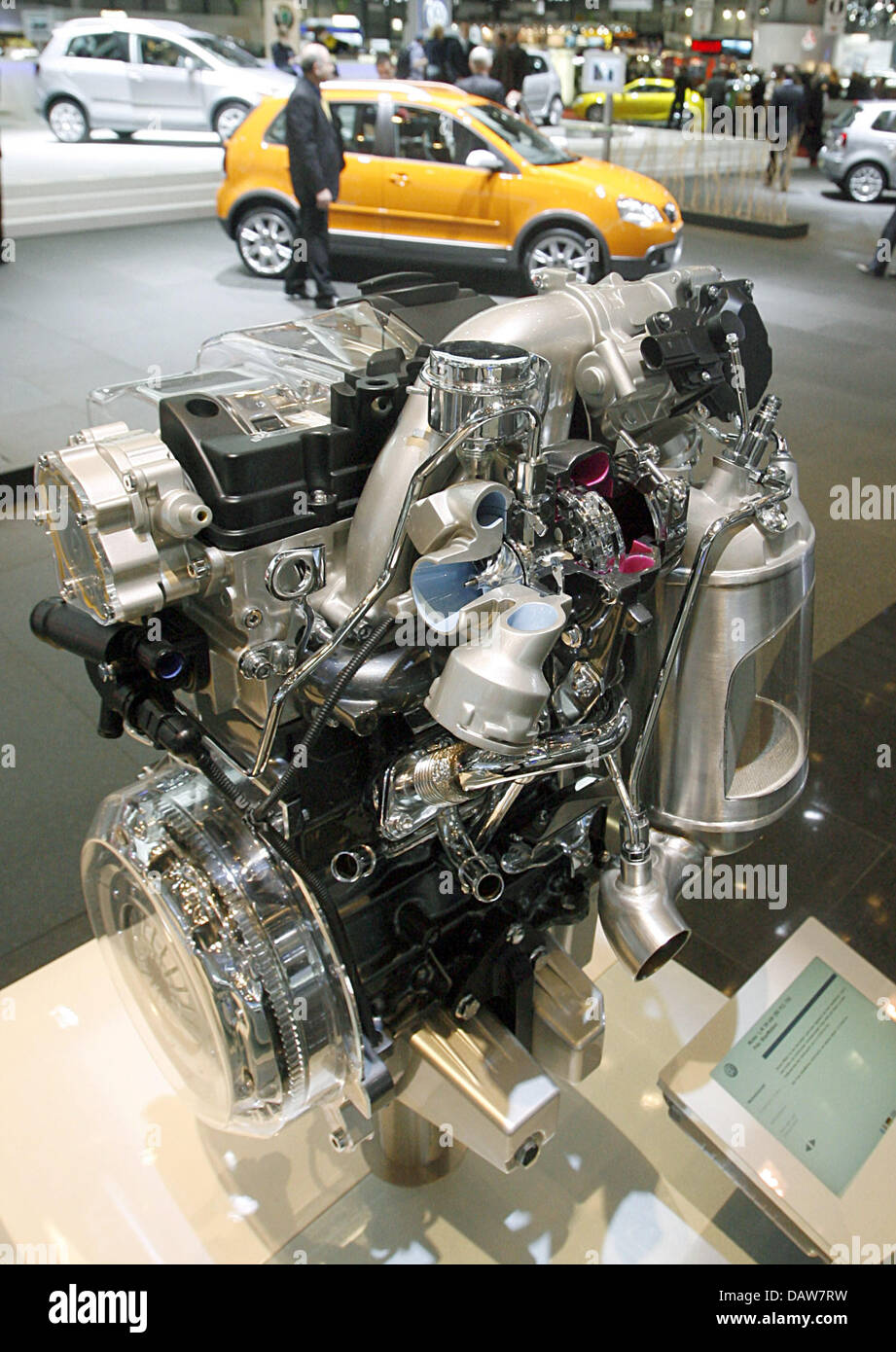Un VW Polo BlueMotion 1.4 TDI 59 kW Moteur est illustré à la 77e  International Motor Show de Genève, Suisse, le mercredi 07 mars 2007. Le  77e Salon de Genève Internationale se