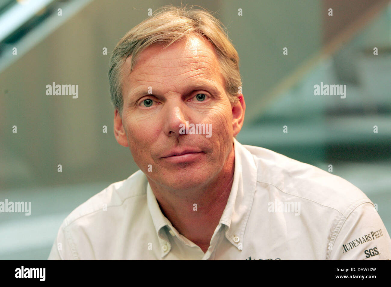 L'allemand Jochen Schuemann, directeur sportif de l'America's Cup Alinghi' et 'l'équipe vainqueur de la coupe du monde en 2003 sourit à Berlin, mercredi, 7 mars 2007. Photo : Miguel Villagran Banque D'Images