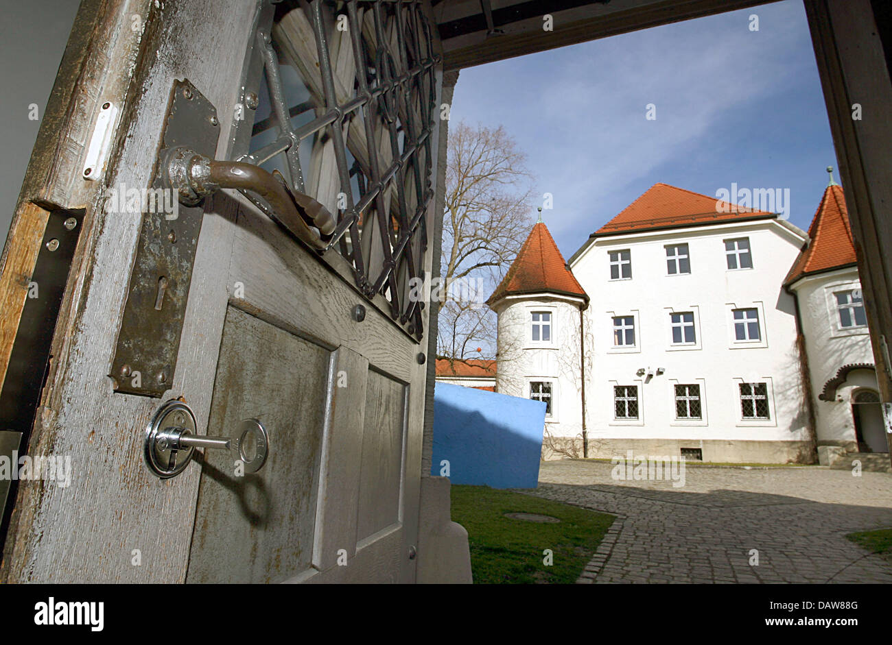 Une clé a ouvert la porte à l'établissement correctionnel Aichach, Allemagne, 6 mars 2007. Ex-RAF (Fraction armée rouge) Brigitte Mohnhaupt terroriste est détenu à Aichach et d'être libéré le 27 mars. Photo : Karl-Josef Opim Banque D'Images