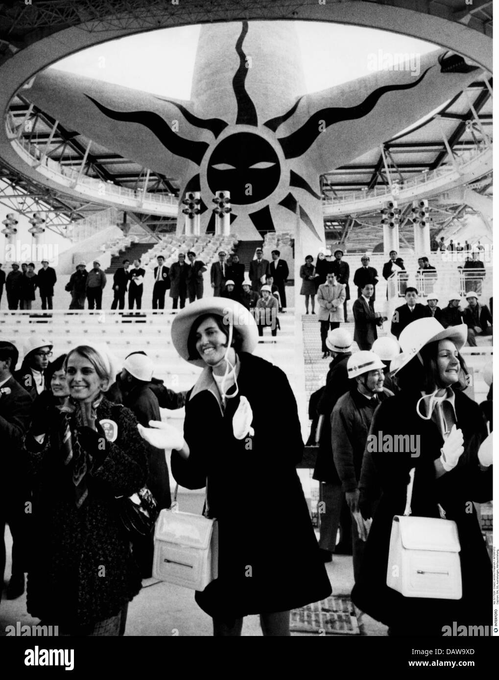 Géographie / voyage, Japon, Osaka, salon du monde 1970, les femmes australiennes au Festival Plaza, vue intérieure, danse, EXPO `70, exposition, hôtesses, hôtesse, historique, historique, années 1970, 20e siècle, personnes, droits additionnels-Clearences-non disponible Banque D'Images