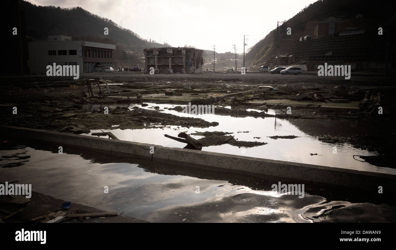 Onagawa dans Miyagi gravement endommagé et totalement rasée par le tsunami et le tremblement de terre de Tohoku 2011 Banque D'Images