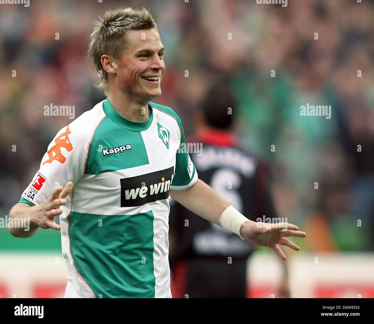 Le Werder Brême est un joueur Suédois Markus Rosenberg cheers après avoir marqué le 1-0 final au cours de la Bundesliga match à Weserstadium à Brême, Allemagne, dimanche 08 avril 2007. Photo : Carmen Jaspersen Banque D'Images