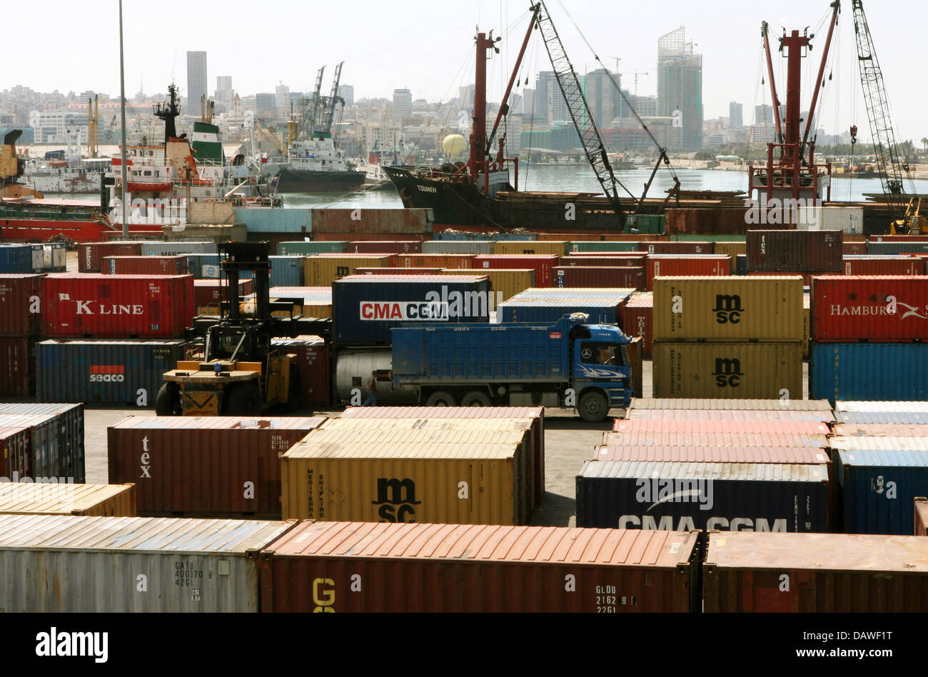 La photo montre le port à conteneurs de Beyrouth, Liban, 2 avril 2007. Photo : Roland Holschneider Banque D'Images