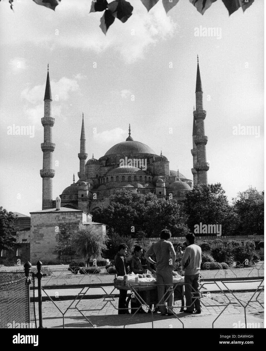 Géographie/voyage, Turquie, villes, Istanbul, bâtiments, Mosquée Sultan Ahmed (également: Mosquée bleue), construit: 1609 - 1616, par ordre de Sultan Ahmed, vue extérieure, années 1960, droits additionnels-Clearences-non disponible Banque D'Images