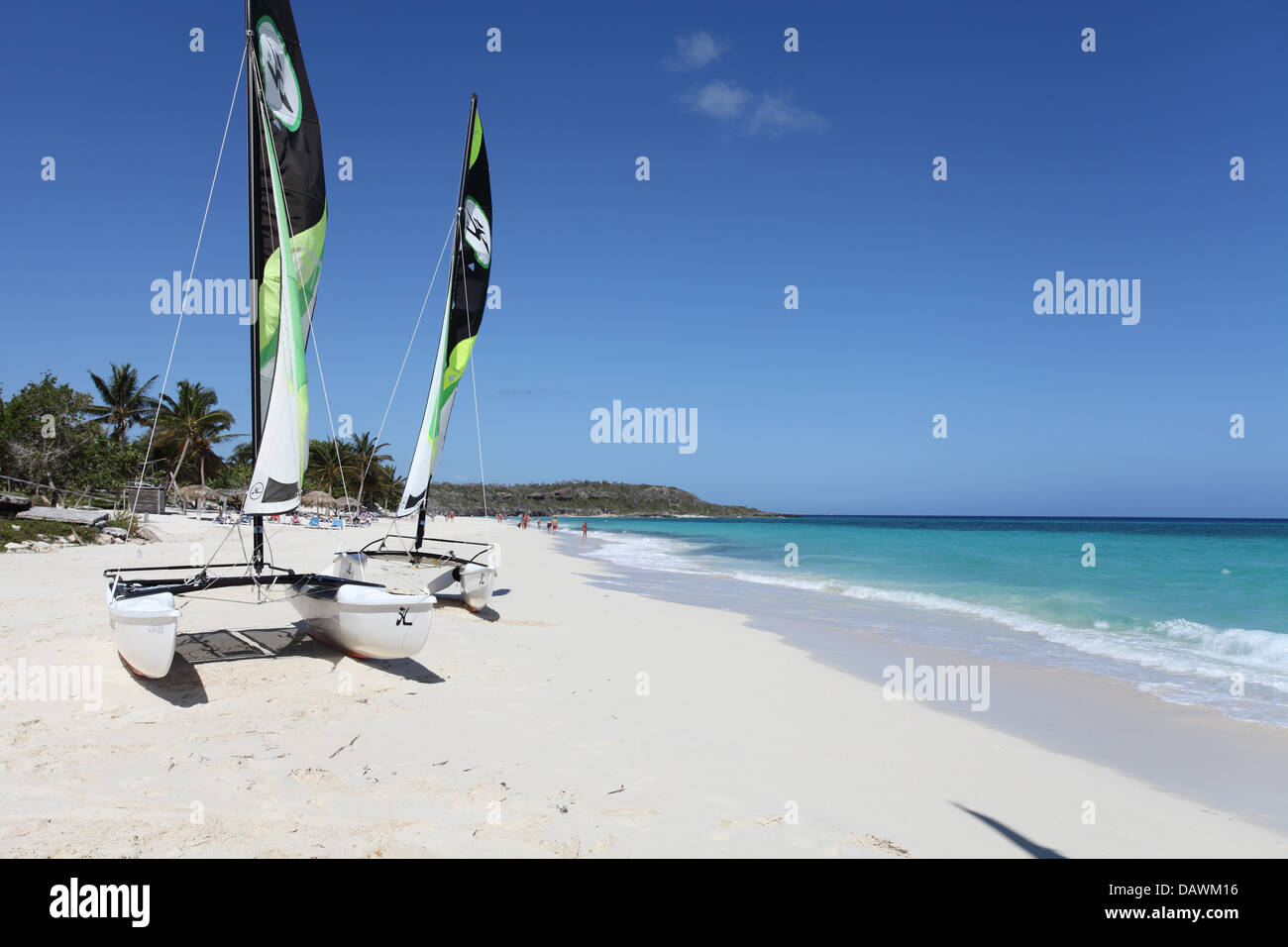 Catamarans sur la plage, Playa Esmeralda, Cuba Banque D'Images