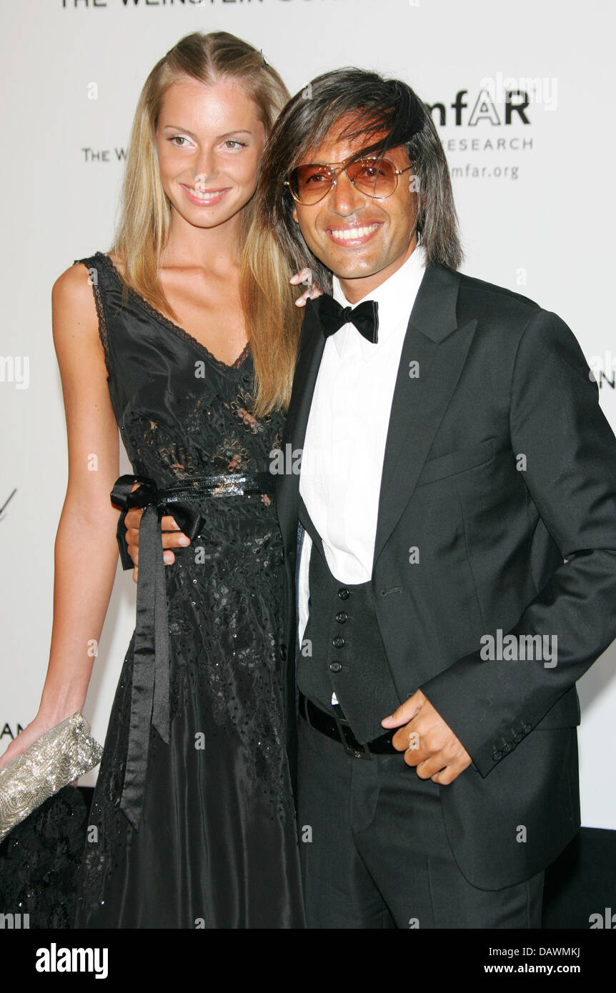 Omar Harfouch et son amie Helena arrivent à l'American Foundation for AIDS Research (amfAR) Cinéma Vente aux enchères contre le sida dans le cadre de la 60e édition du Festival de Cannes au restaurant du Moulin de Mougins à Cannes, France, 23 mai 2007. Photo : Hubert Boesl Banque D'Images