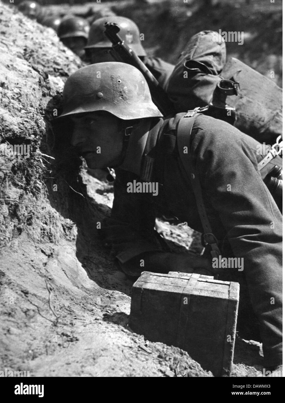 Nazisme / National socialisme, militaire, Wehrmacht, armée, formation, ingénieurs militaires, pionniers allemands d'assaut pendant un exercice sur le terrain, 15.8.1940, prise en charge, droits additionnels-Clearences-non disponible Banque D'Images