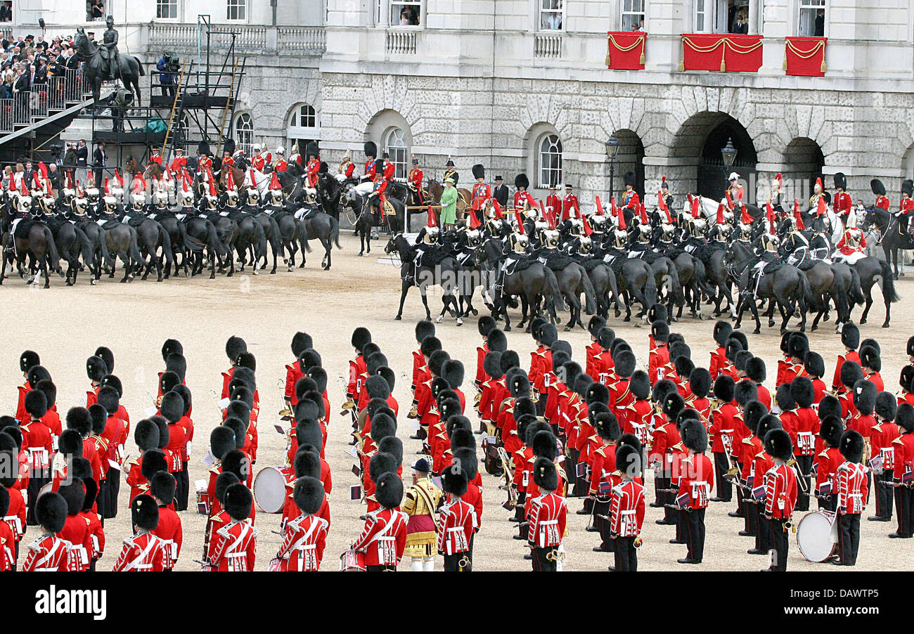 La Garde Royale en photo pendant la parade annuelle de la Color parade pour l'anniversaire de la reine au palais de Buckingham à Londres, Royaume-Uni, 16 juin 2007. Photo : Appuyez sur Royal Europe-A. Nieboer (Pays-Bas) Banque D'Images