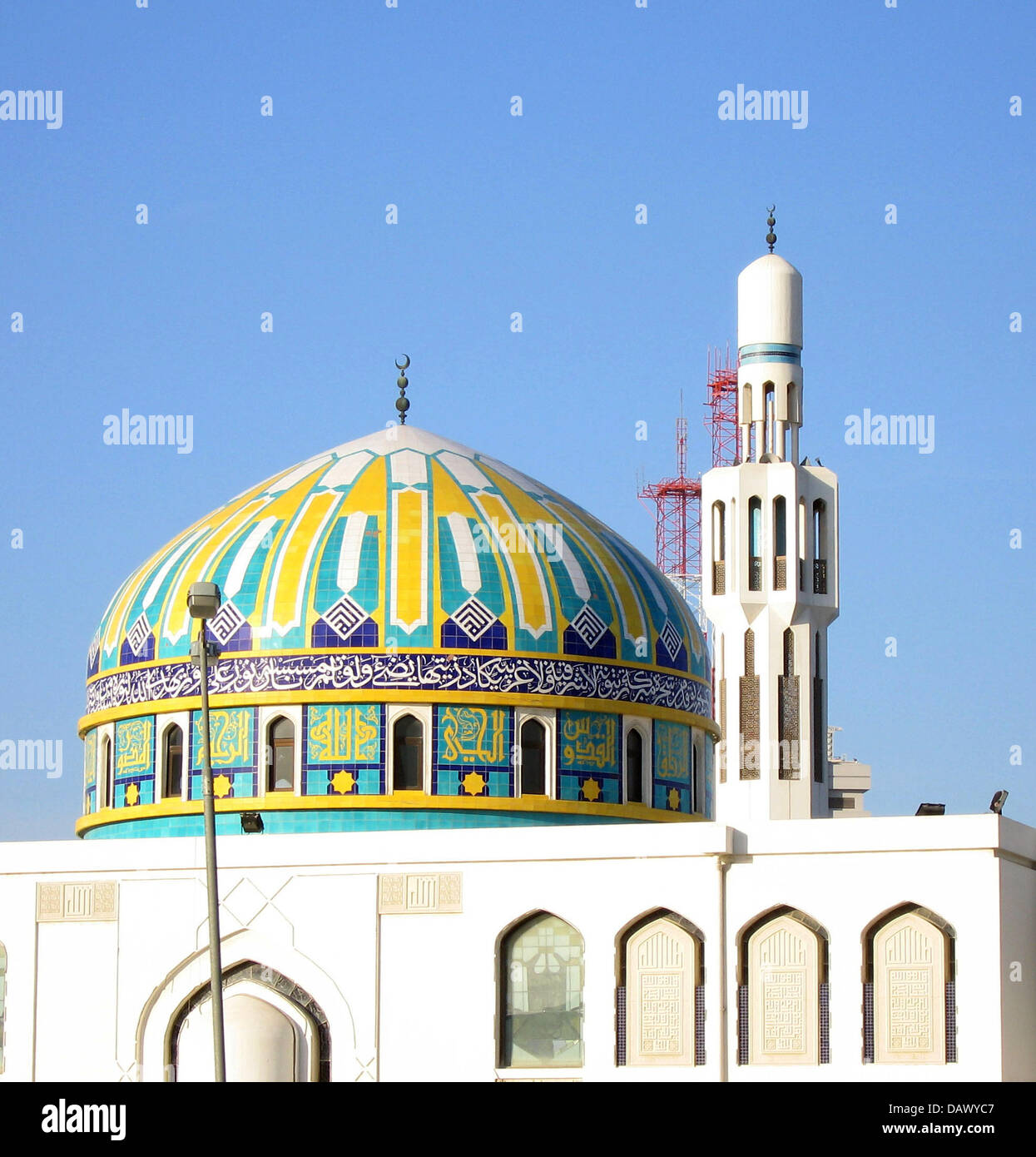 L'une des nombreuses mosquées de la capitale est photographié à Manama, Bahreïn, le 16 avril 2007. Une culture ancienne prospère connu sous le nom 'Dilmun" est supposé avoir existé sur le territoire de ce qui est aujourd'hui à Bahreïn au iiie siècle av. 81,2  % de la population est musulmane. De ces la majorité chiite est (65  %), tandis qu'une minorité de 35  %. Sunnite 9  % de th Banque D'Images