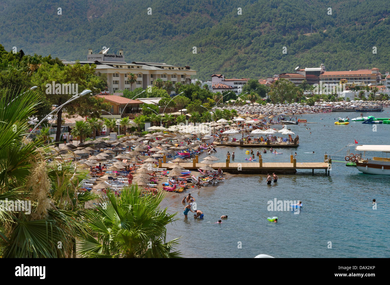Plage à Icmeler Marmaris, Bay, province de Mugla, Turquie. Banque D'Images