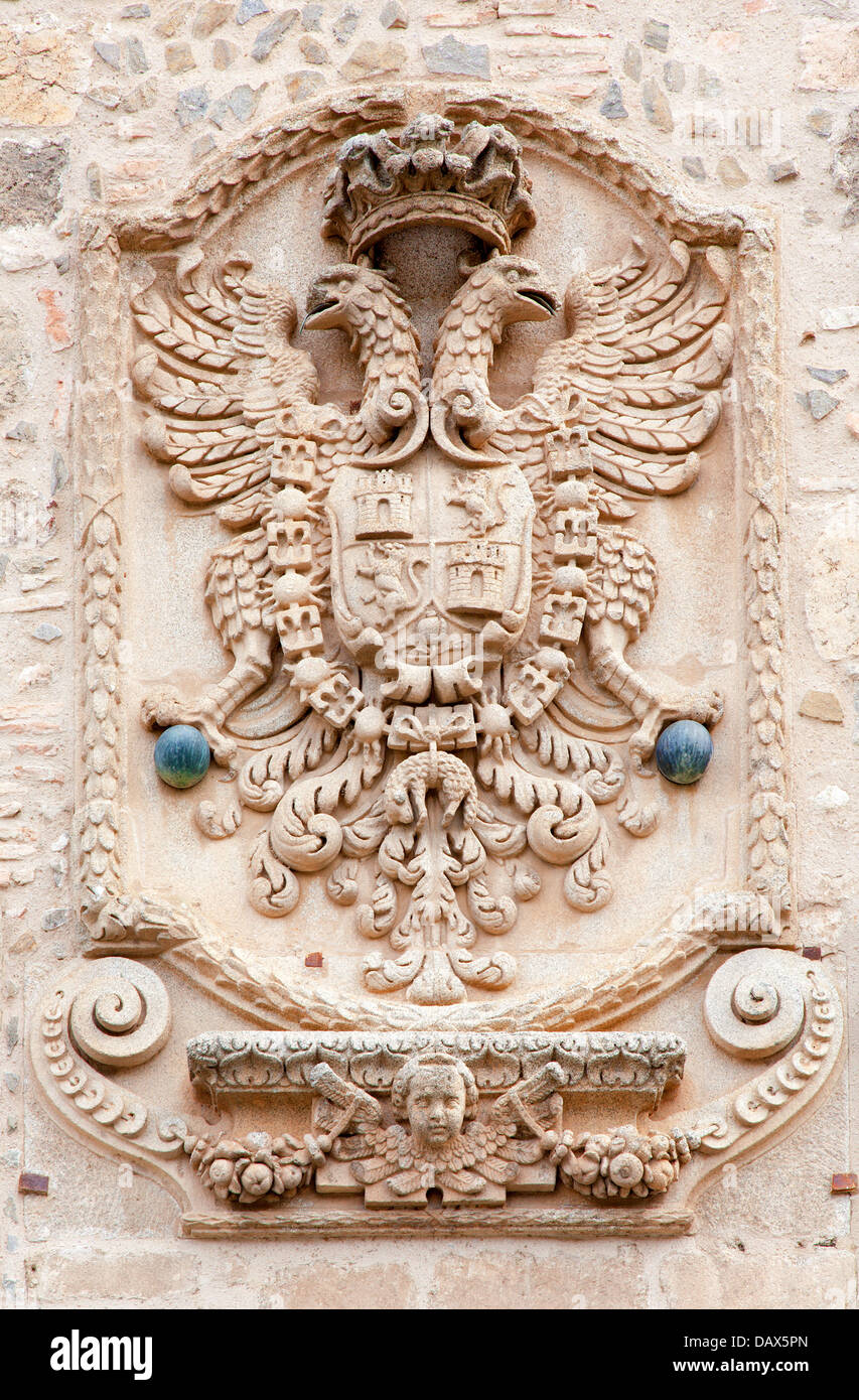 TOLEDO - 8 mars : L'aigle héraldique comme de la ville, sur les murs de la ville le 8 mars 2013 à Tolède, en Espagne. Banque D'Images