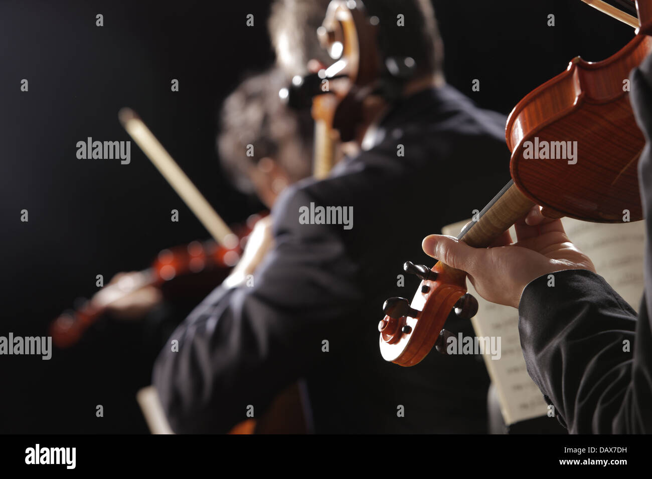 La musique classique. Les violonistes en concert Banque D'Images