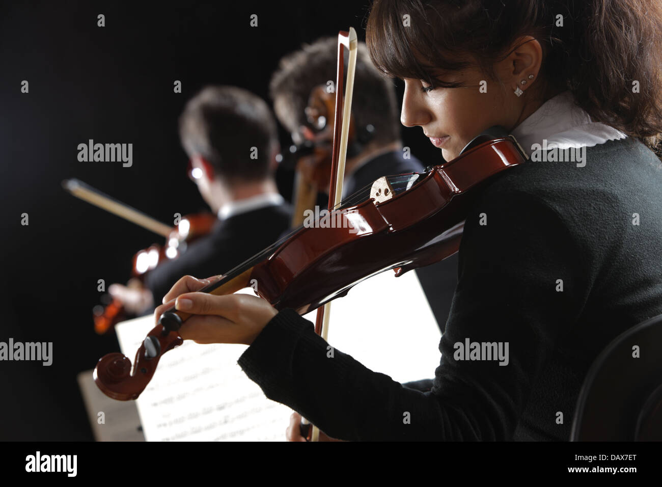 Femme violoniste Banque D'Images