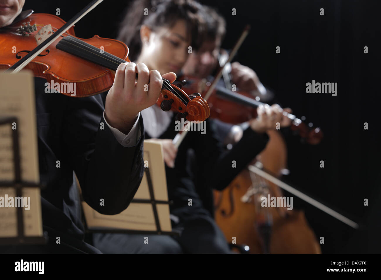 La musique classique. Les violonistes en concert Banque D'Images