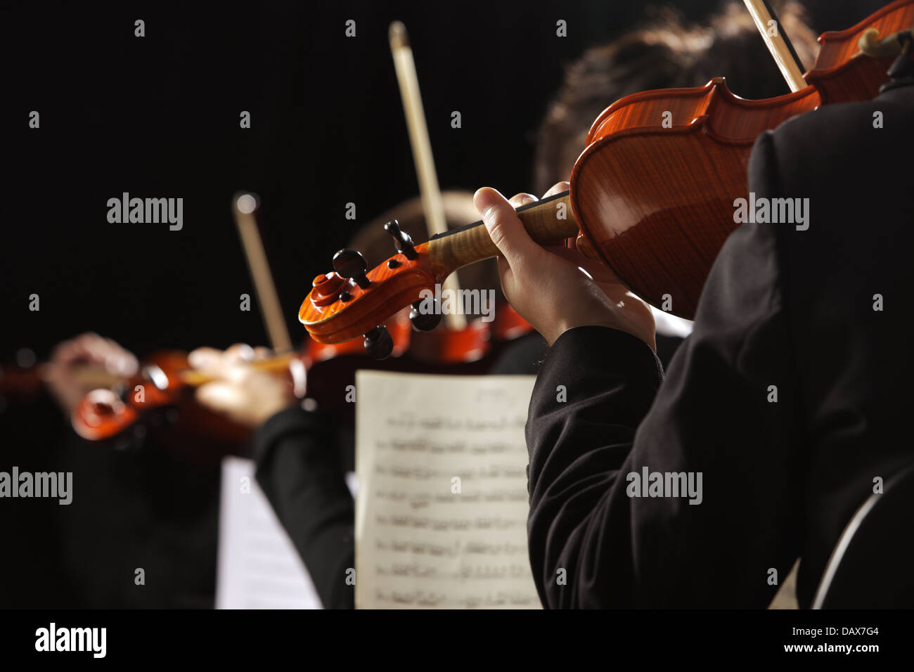 La musique classique. Les violonistes en concert Banque D'Images