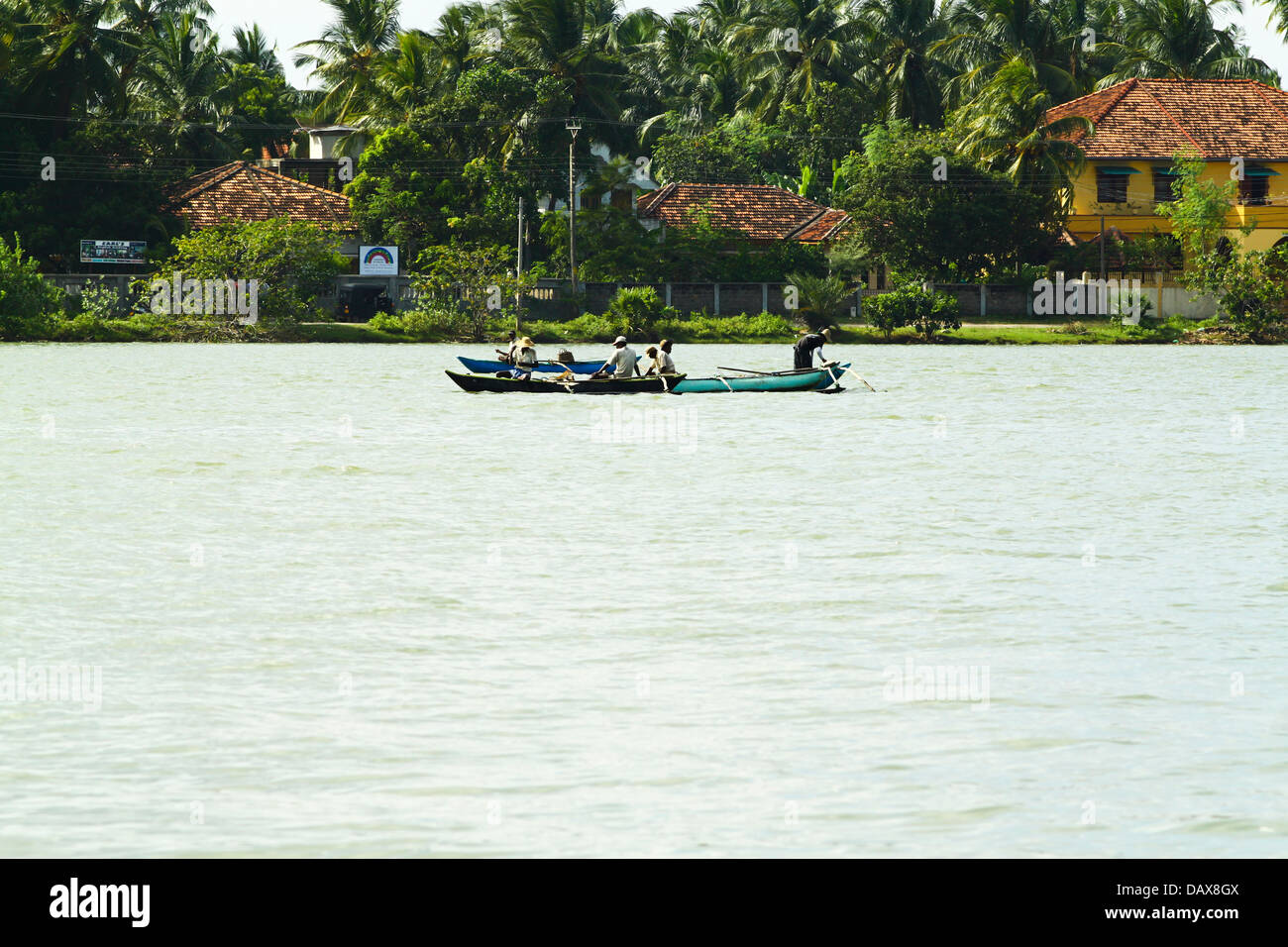 Les pêcheurs sur les backwaters à Batticaloa, dans l'Est du Sri Lanka. Banque D'Images